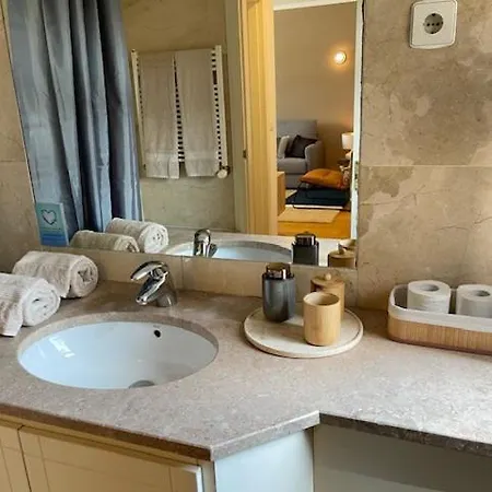 Besthomestay- Lisbon- Garden, Pool & Garage Apartment *