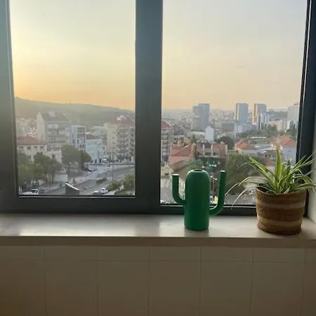 Apartment Besthomestay- Lisbon- Garden, Pool & Garage Lisbon