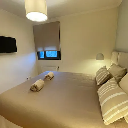 Besthomestay- Lisbon- Garden, Pool & Garage Apartment *