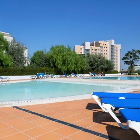 Apartment Besthomestay- Lisbon- Garden, Pool & Garage