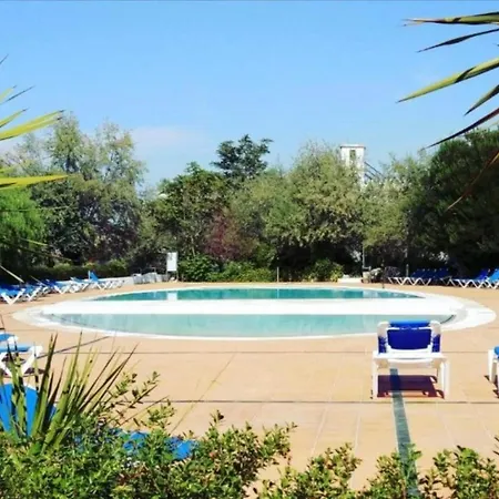 Besthomestay- Lisbon- Garden, Pool & Garage Apartment Lisbon