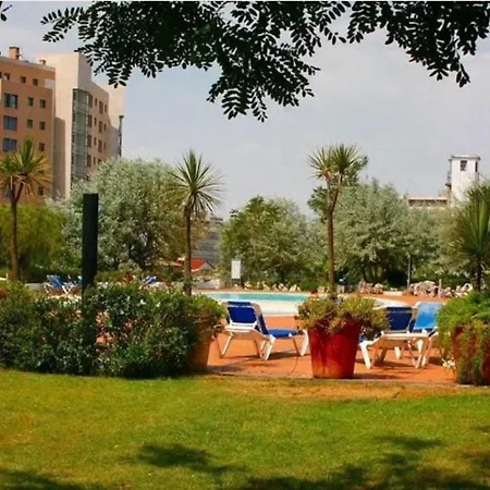 Besthomestay- Lisbon- Garden, Pool & Garage דירה ליסבון