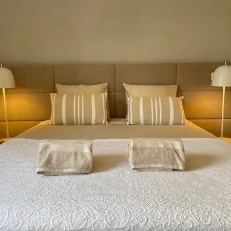 Besthomestay- Lisbon- Garden, Pool & Garage דירה *