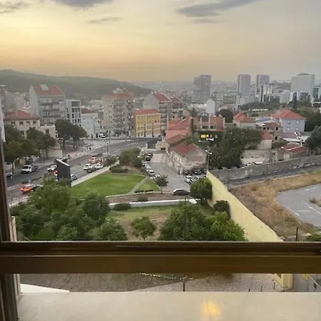 Besthomestay- Lisbon- Garden, Pool & Garage דירה